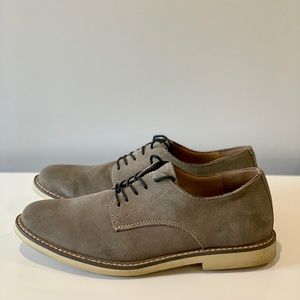 Men’s Size 9.5 Light Gray Suede Shoes! Like New!!